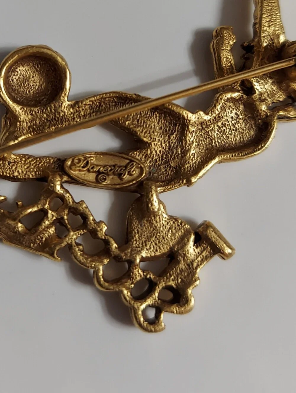 Danecraft Textured-Frosty Gold Tone/Enamel 'I Love Soccer' Brooch/Pin